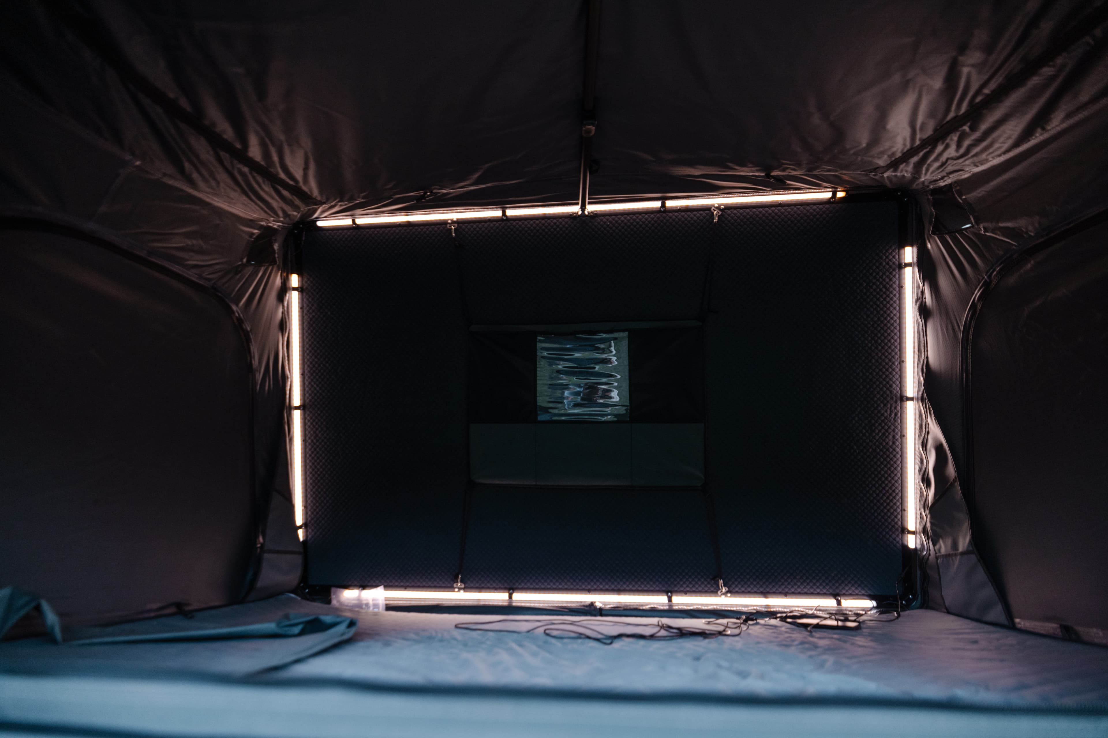 Smittybilt Smittybilt Aluminum Side Opening RTT - Main product photo